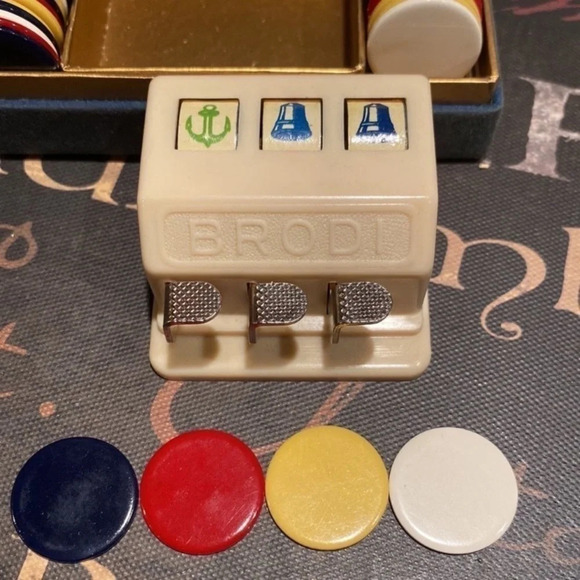 VINTAGE MCM Schoenhut Brodi Casino Playing Machine Celluloid & BAKELITE Pieces - Picture 8 of 8